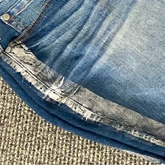 NWT - Torrid - Davenport Metallic Striped Shorts - 3.5” - Size 18 - Picture 2 of 4